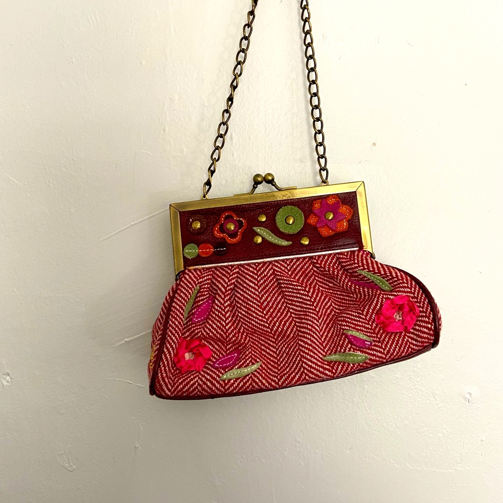 oilily floral clutch